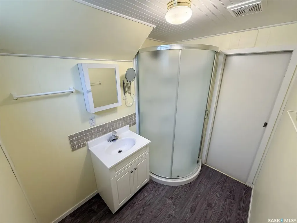 114-116 1st Street E Climax SK S0N 0N0