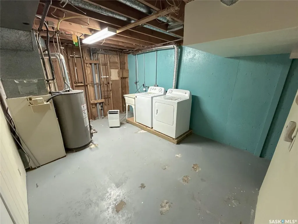 114-116 1st Street E Climax SK S0N 0N0