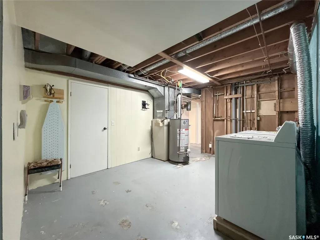 114-116 1st Street E Climax SK S0N 0N0