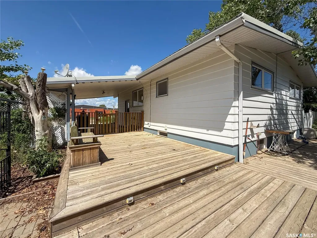 114-116 1st Street E Climax SK S0N 0N0