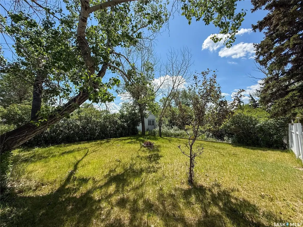 114-116 1st Street E Climax SK S0N 0N0