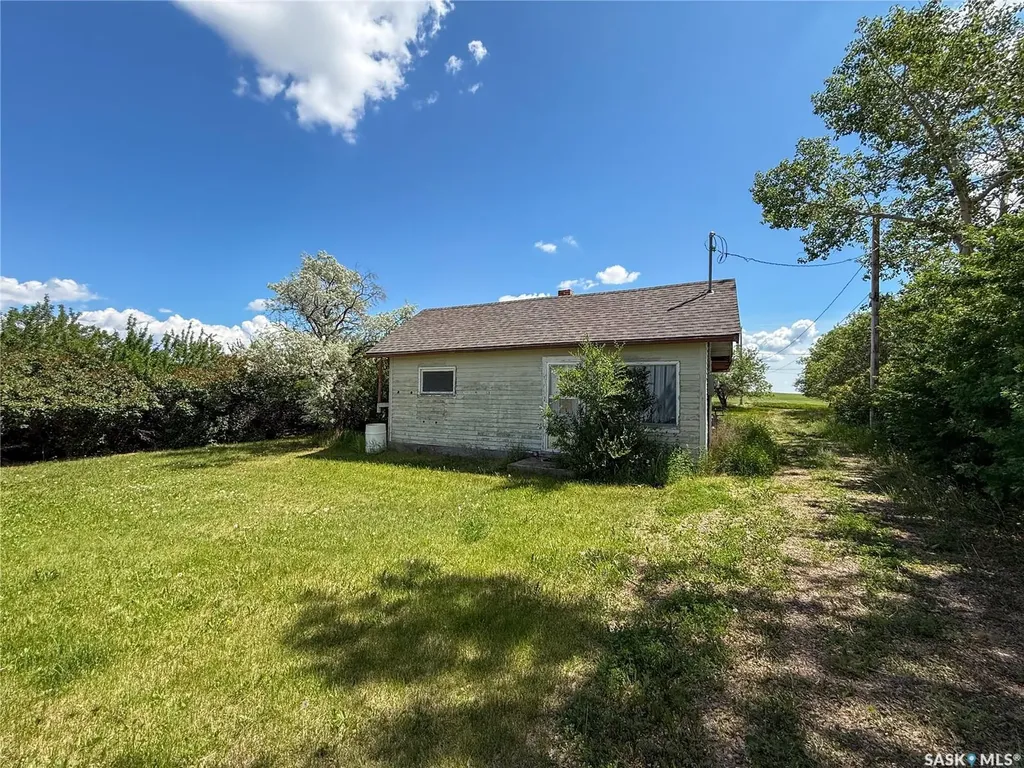 114-116 1st Street E Climax SK S0N 0N0