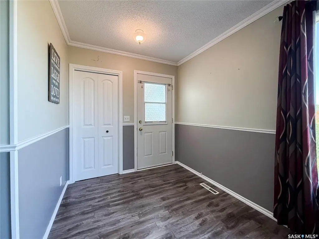 114-116 1st Street E Climax SK S0N 0N0