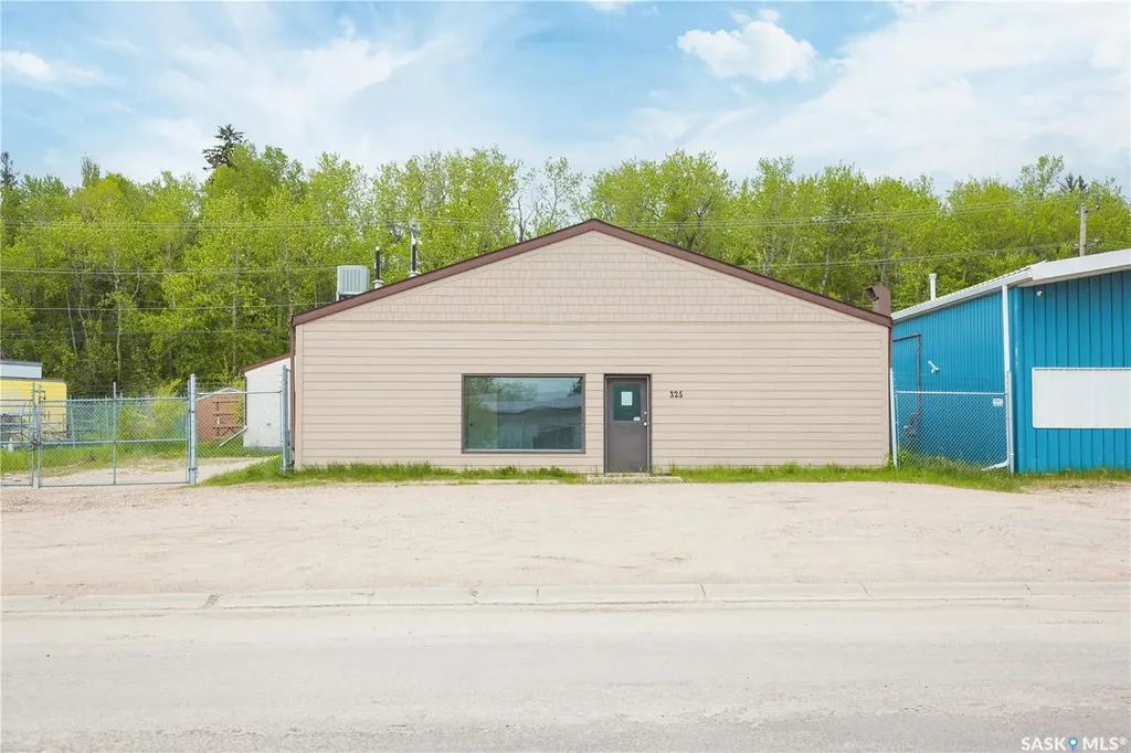 325 17th Street W Prince Albert SK S6V 3X6