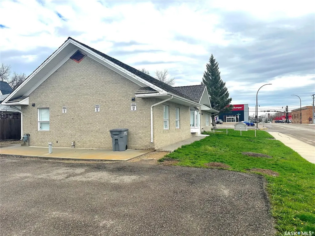 215 Chaplin Street W Swift Current SK S9H 0E8