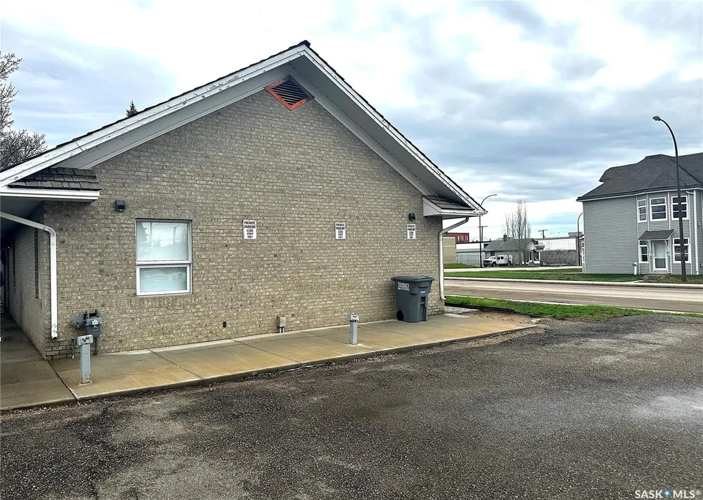 215 Chaplin Street W Swift Current SK S9H 0E8