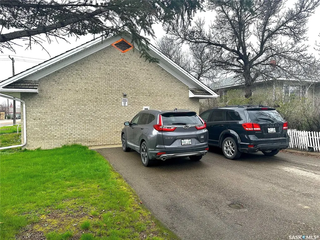 215 Chaplin Street W Swift Current SK S9H 0E8