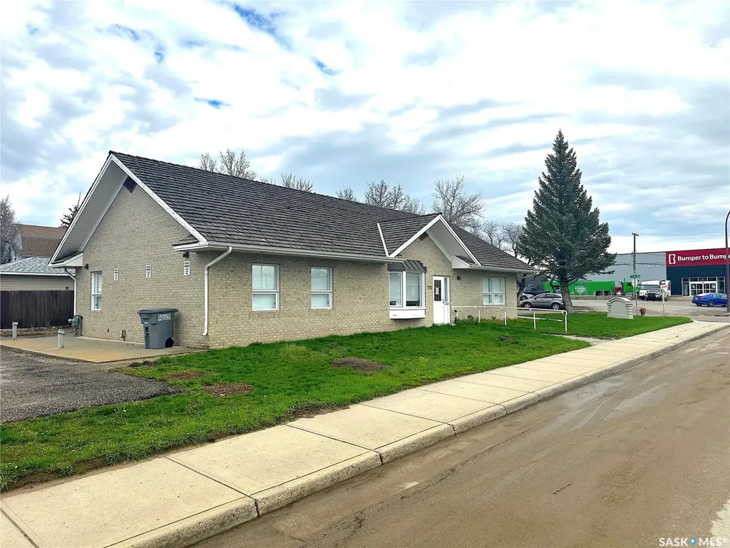 215 Chaplin Street W Swift Current SK S9H 0E8