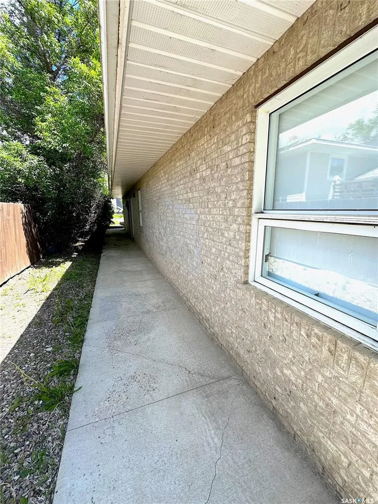 215 Chaplin Street W Swift Current SK S9H 0E8