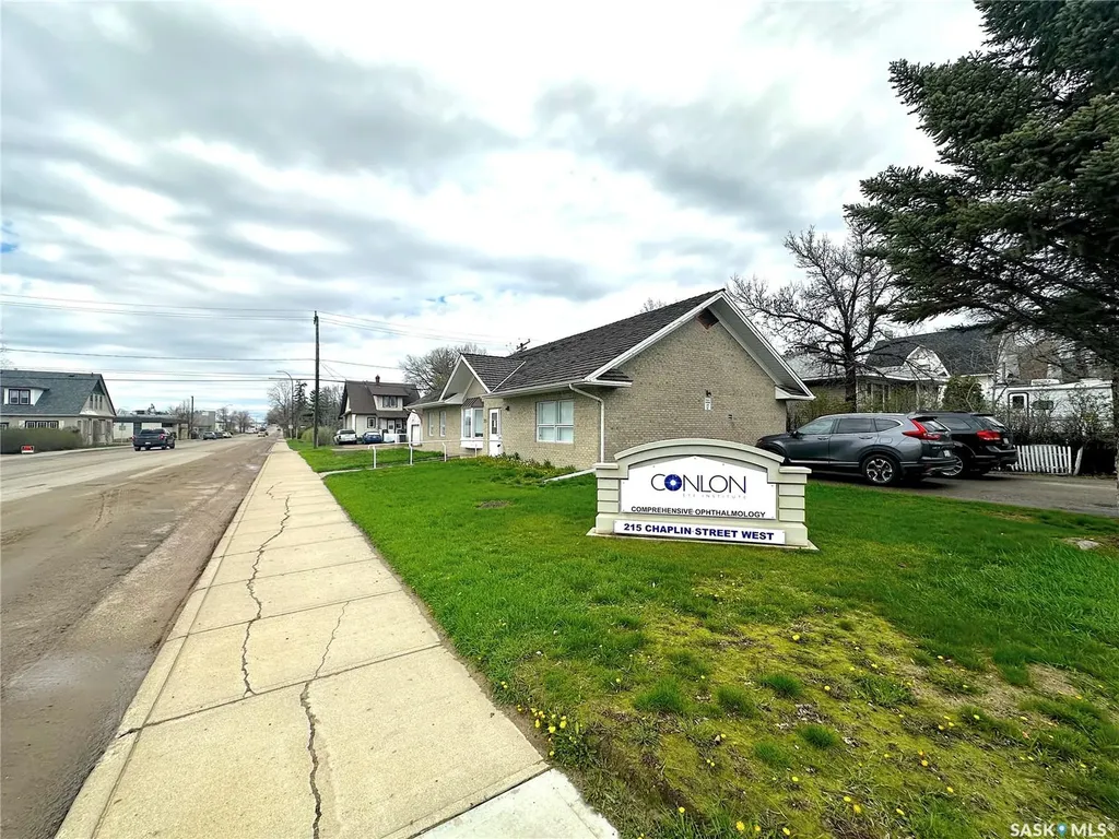 215 Chaplin Street W Swift Current SK S9H 0E8