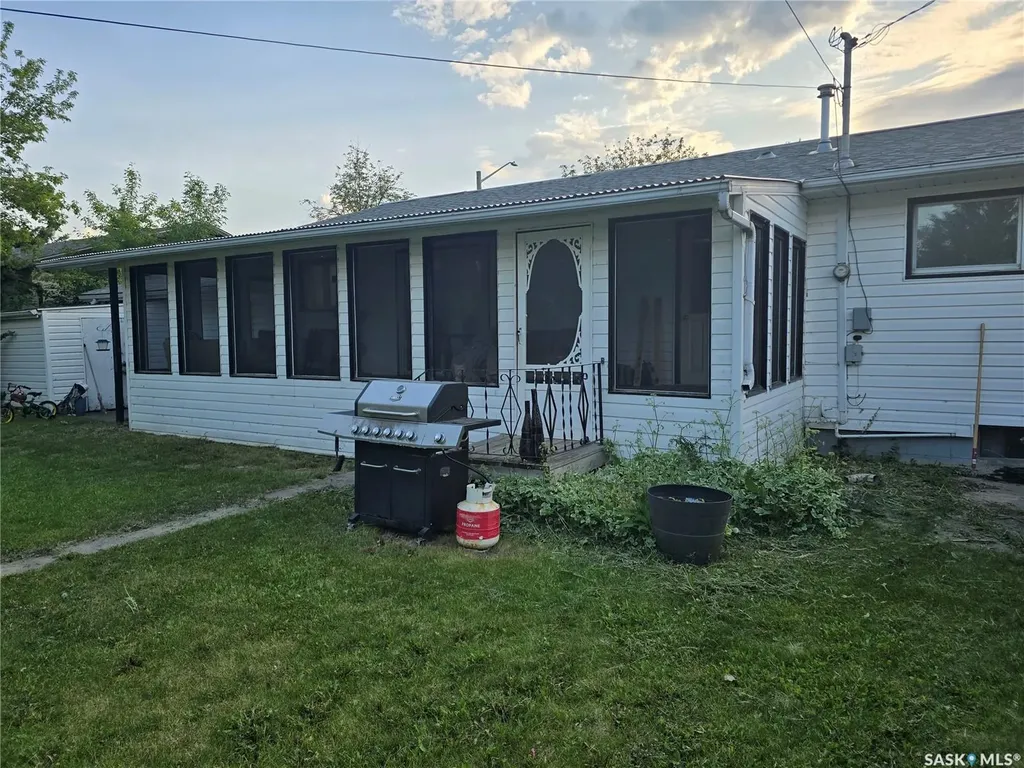 212 8th Street E Wynyard SK S0A 4T0