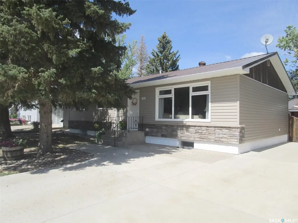105 Assiniboia Avenue Assiniboia SK S0H 0B0