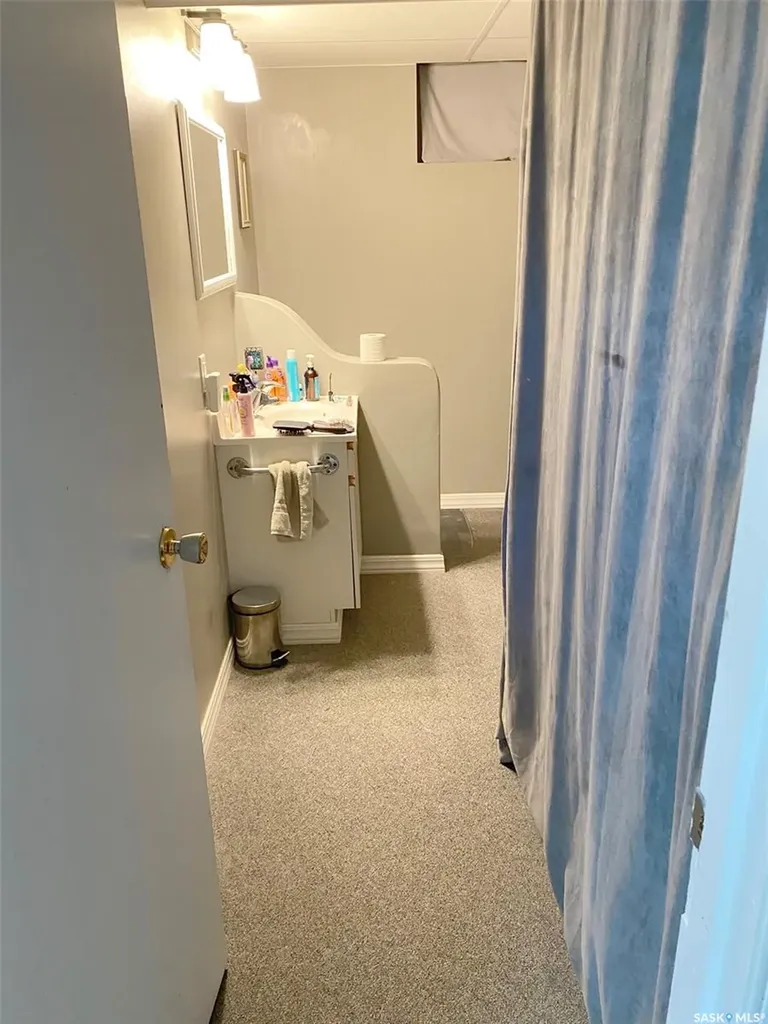 105 Assiniboia Avenue Assiniboia SK S0H 0B0