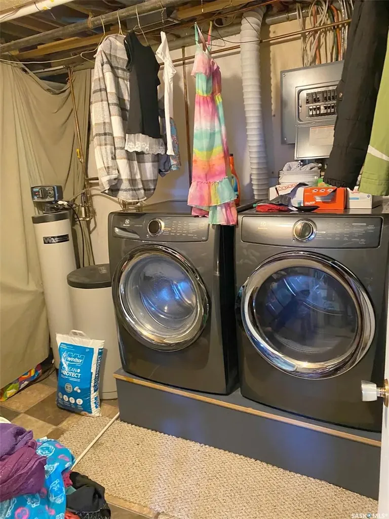 105 Assiniboia Avenue Assiniboia SK S0H 0B0