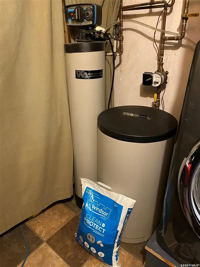 105 Assiniboia Avenue Assiniboia SK S0H 0B0