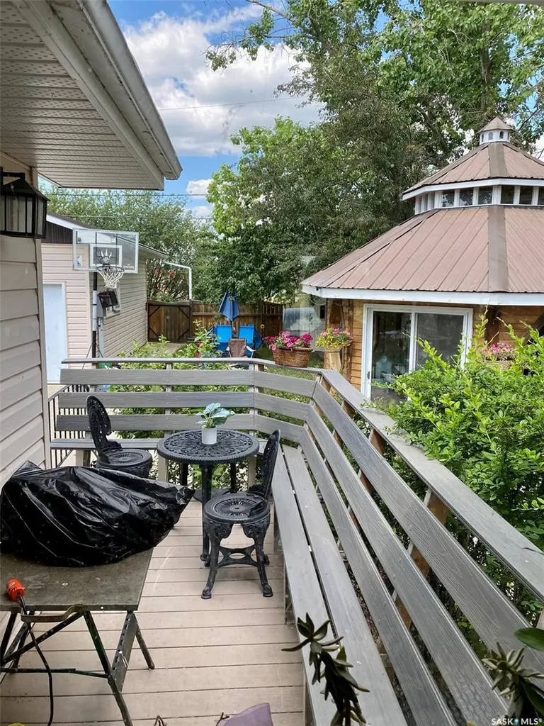 105 Assiniboia Avenue Assiniboia SK S0H 0B0