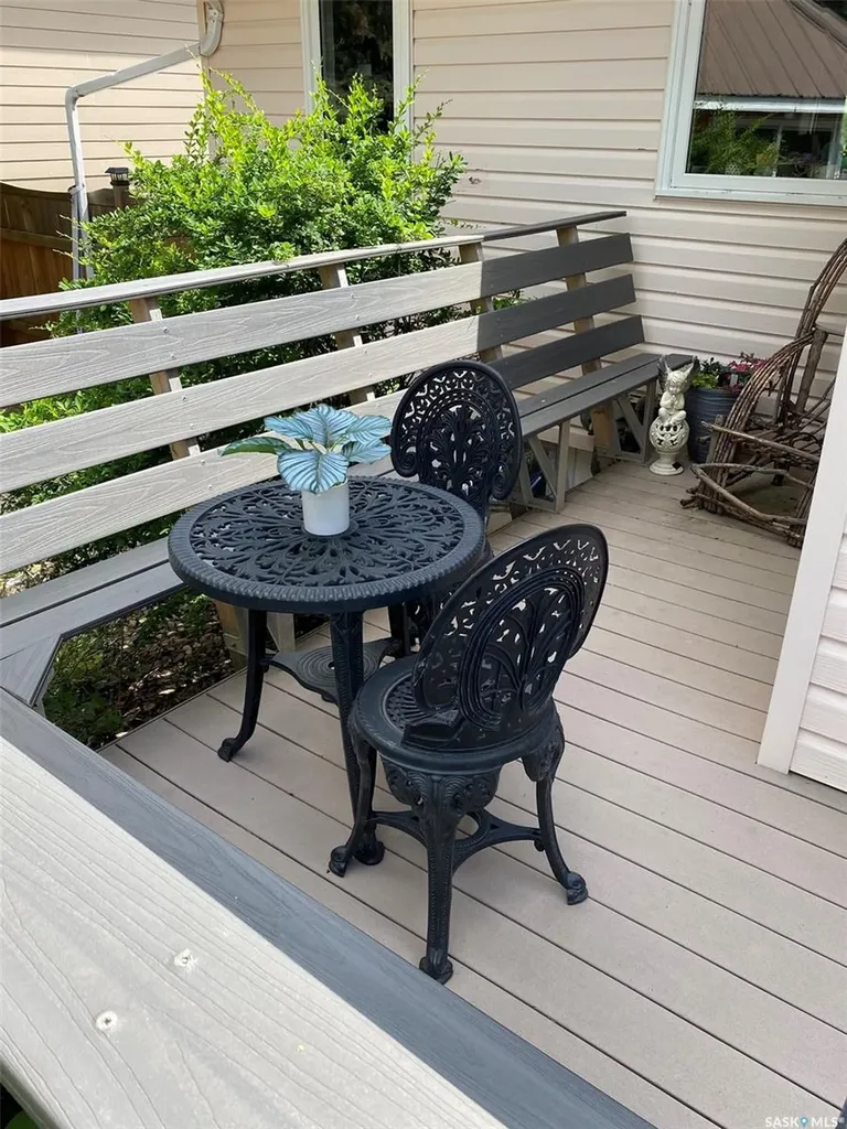 105 Assiniboia Avenue Assiniboia SK S0H 0B0