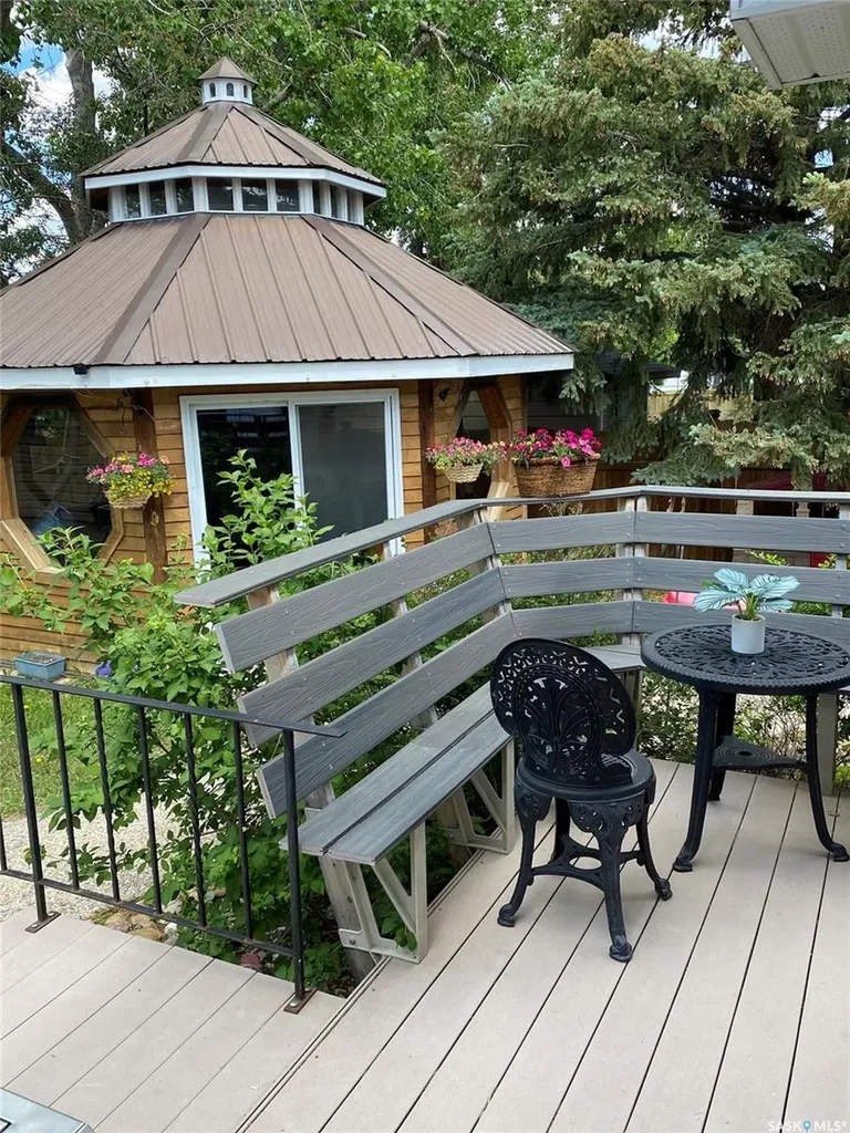 105 Assiniboia Avenue Assiniboia SK S0H 0B0