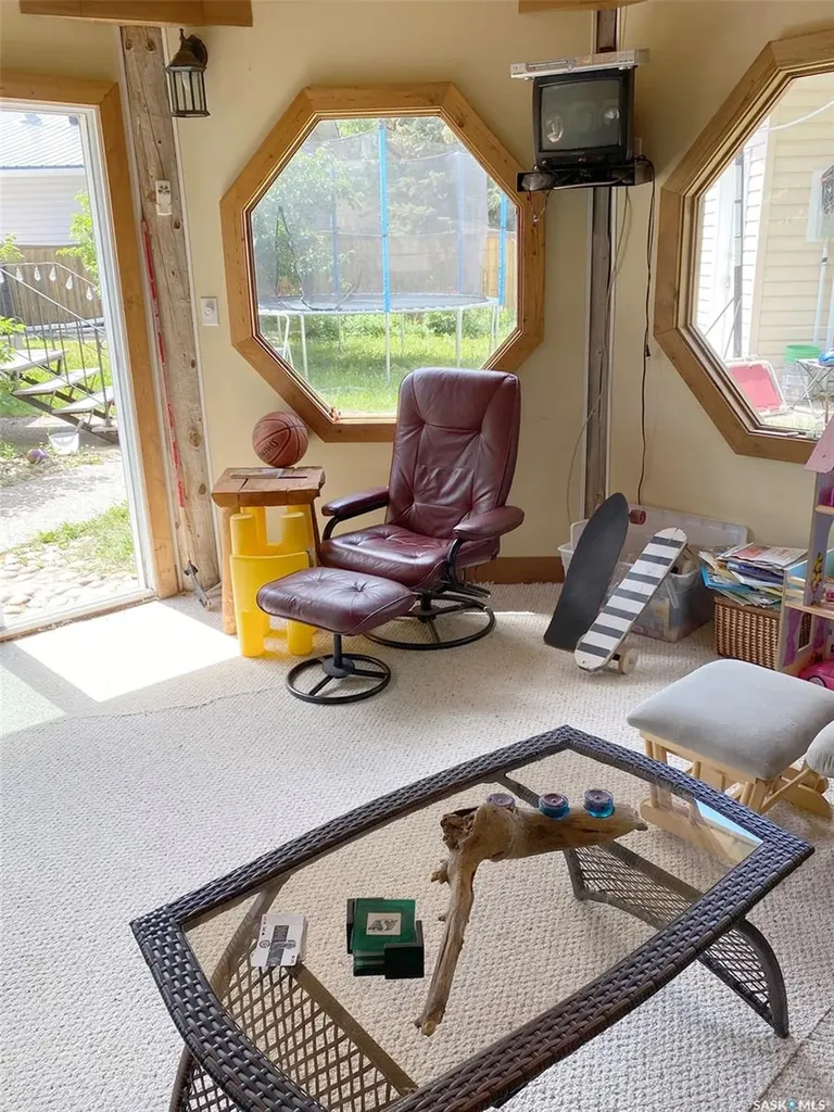 105 Assiniboia Avenue Assiniboia SK S0H 0B0