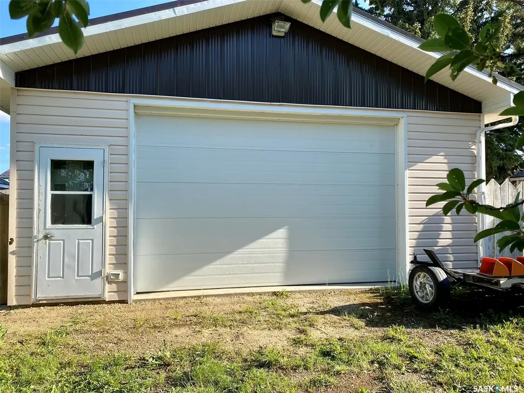 105 Assiniboia Avenue Assiniboia SK S0H 0B0