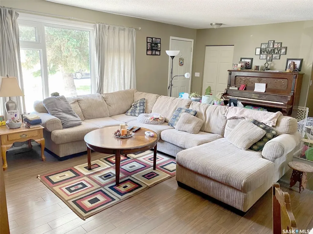 105 Assiniboia Avenue Assiniboia SK S0H 0B0