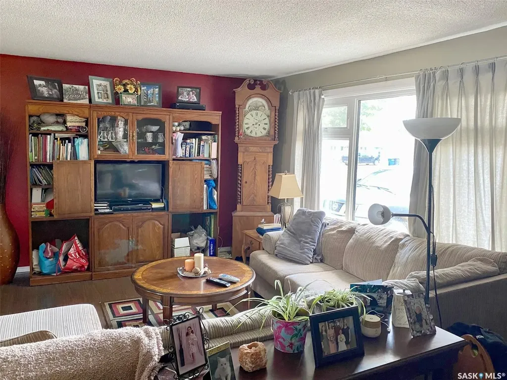 105 Assiniboia Avenue Assiniboia SK S0H 0B0