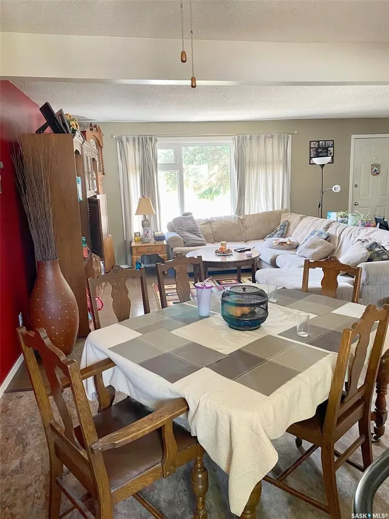 105 Assiniboia Avenue Assiniboia SK S0H 0B0