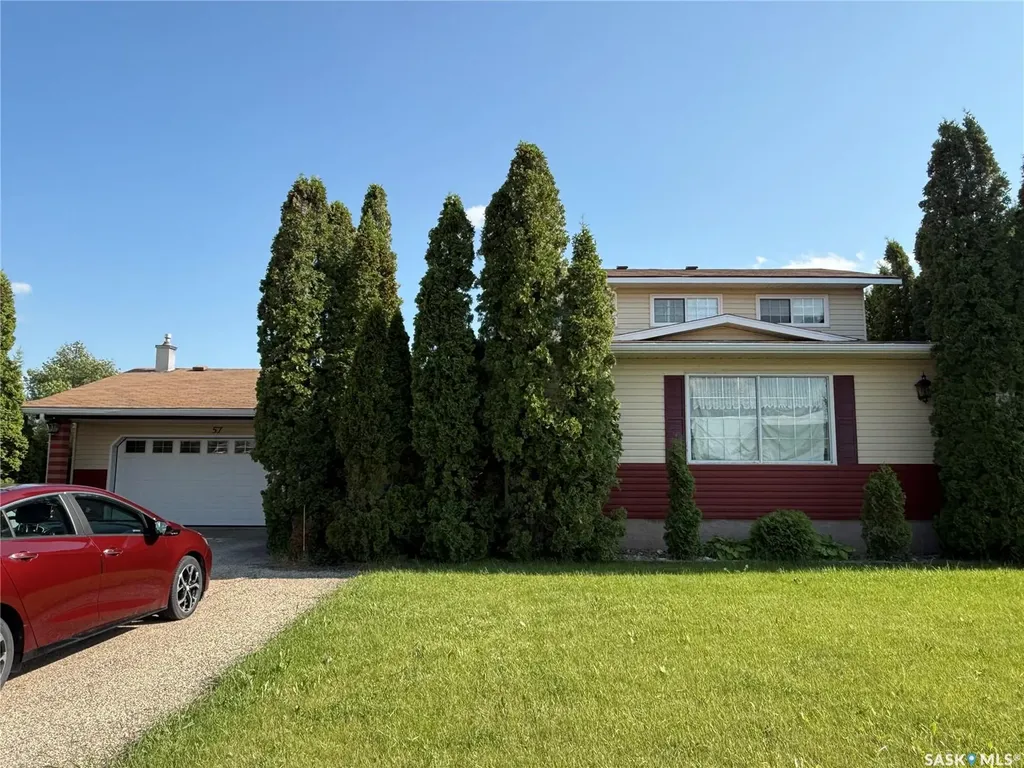 57 Eisenhower Street Redvers SK S0C 2H0