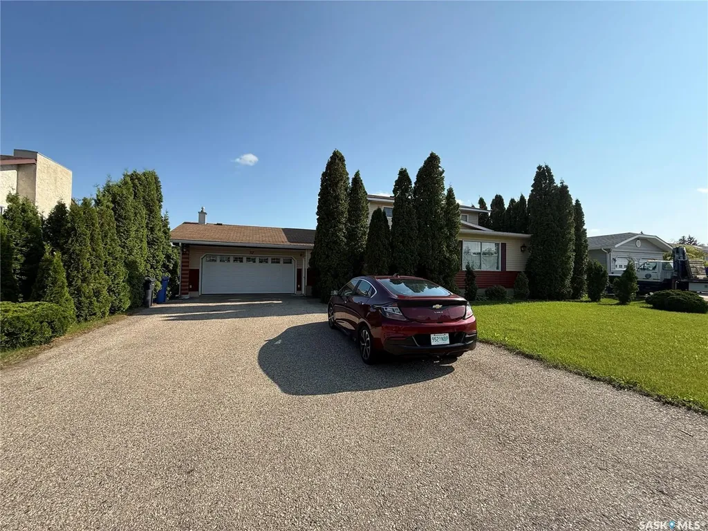 57 Eisenhower Street Redvers SK S0C 2H0