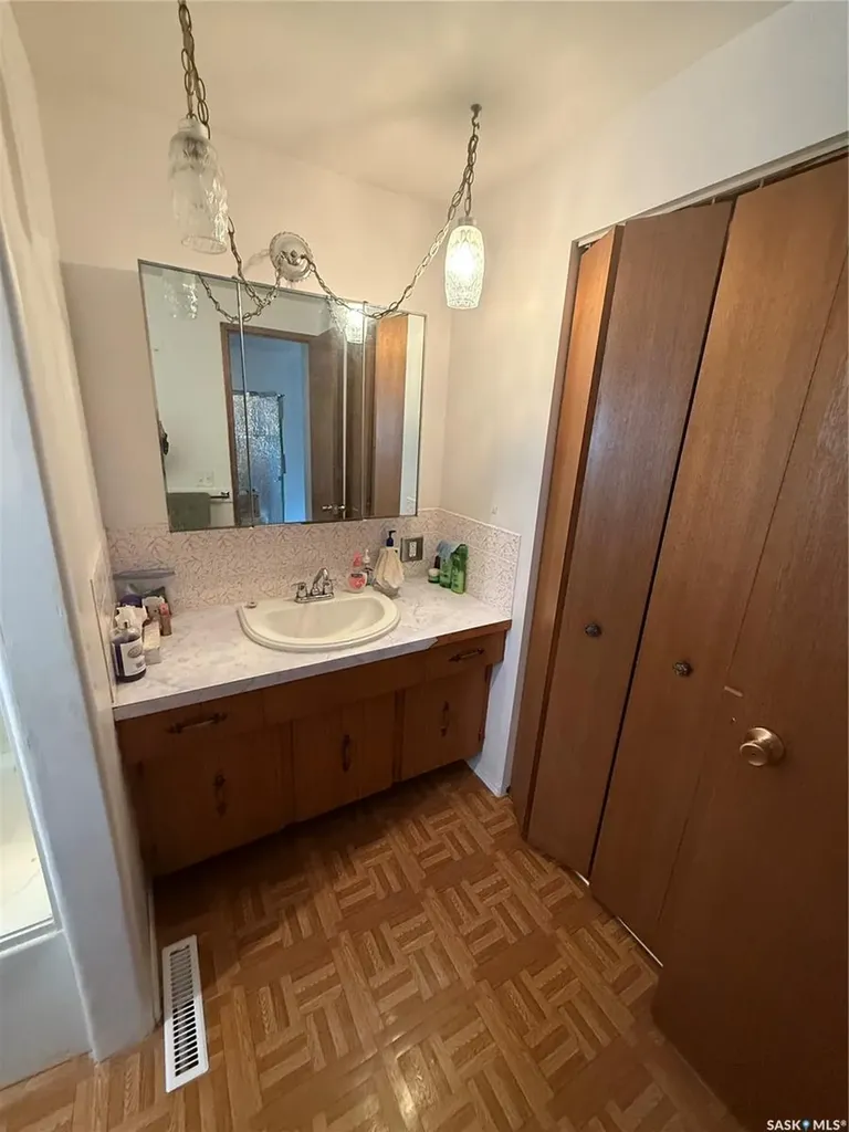 57 Eisenhower Street Redvers SK S0C 2H0