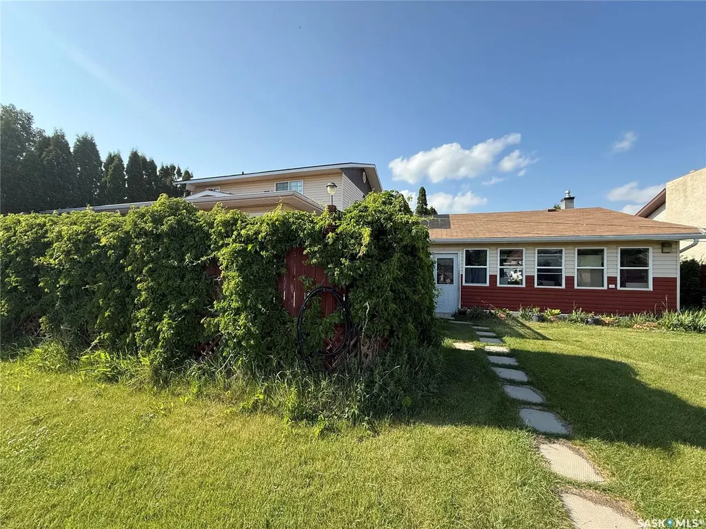 57 Eisenhower Street Redvers SK S0C 2H0