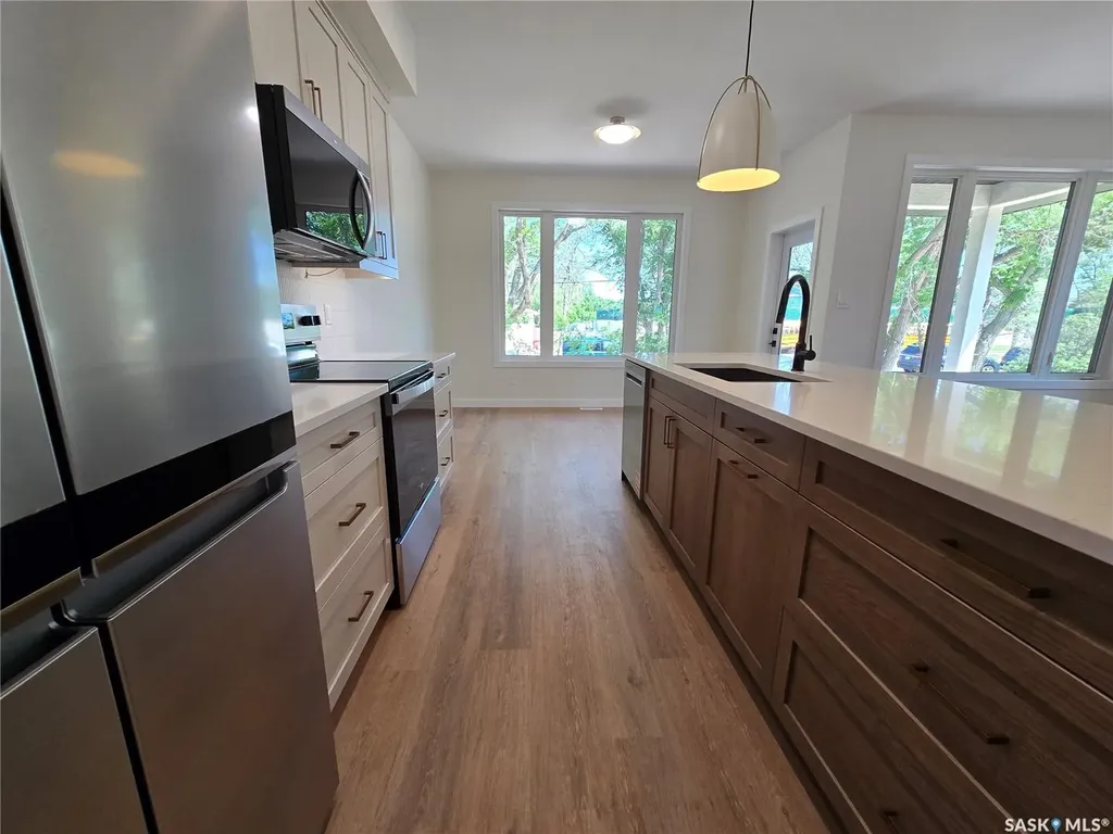 44 Kenney Crescent Weyburn SK S4H 1L3