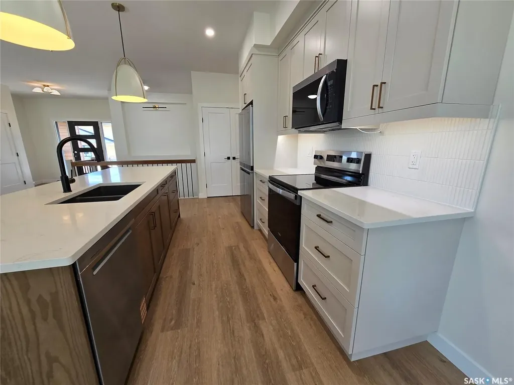 44 Kenney Crescent Weyburn SK S4H 1L3