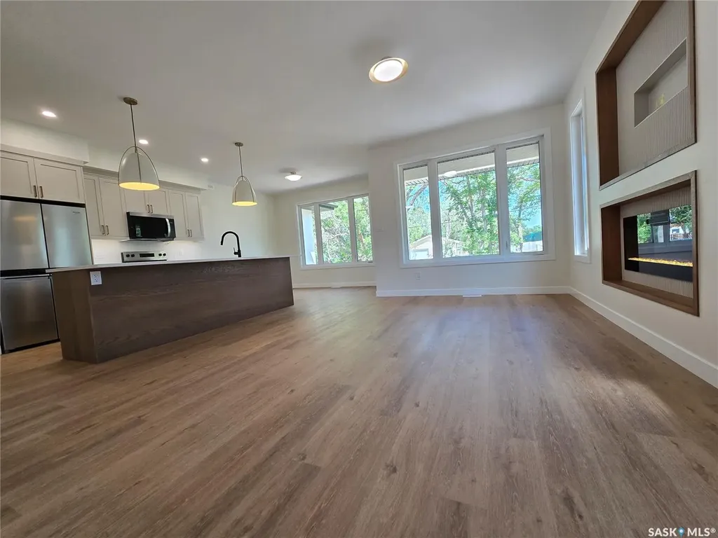 44 Kenney Crescent Weyburn SK S4H 1L3