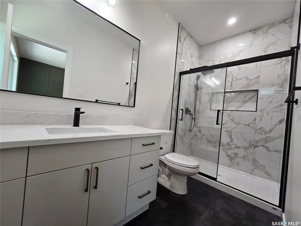 44 Kenney Crescent Weyburn SK S4H 1L3