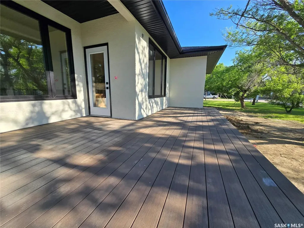 44 Kenney Crescent Weyburn SK S4H 1L3