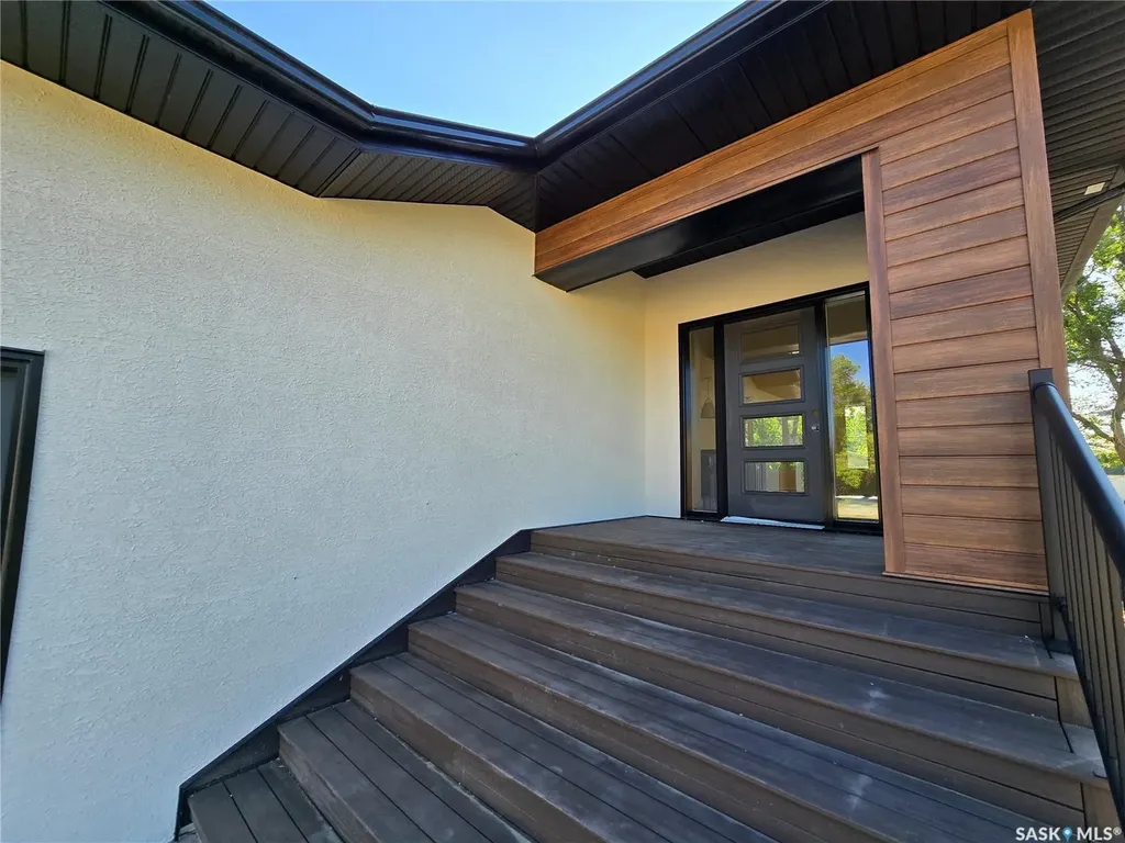 44 Kenney Crescent Weyburn SK S4H 1L3
