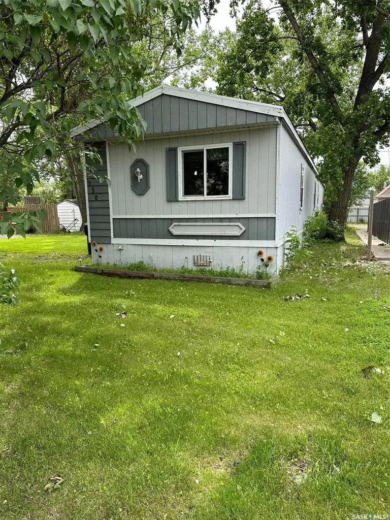 230 Main Street Bienfait SK S0C 0M0