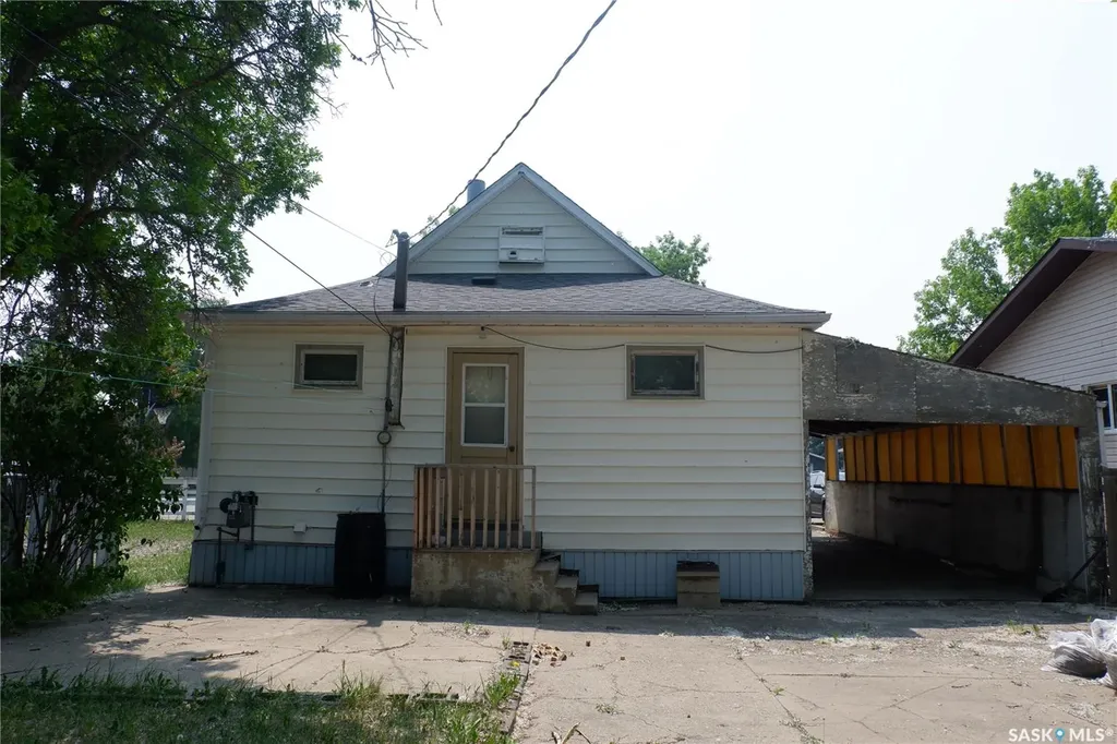 508 5th Avenue W Assiniboia SK S0H 0B0