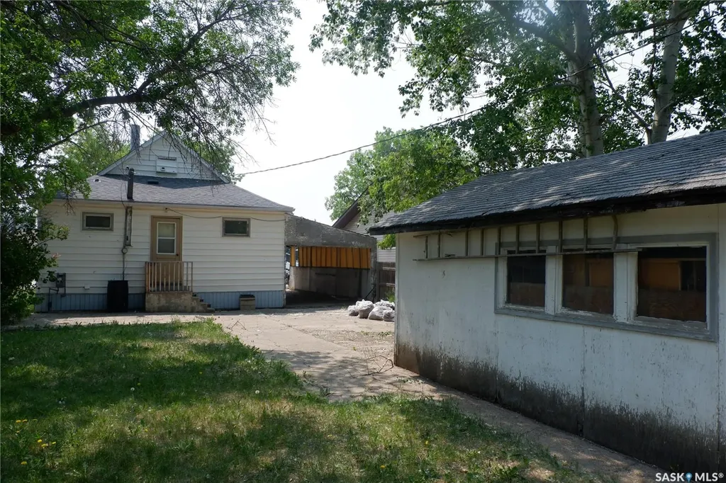 508 5th Avenue W Assiniboia SK S0H 0B0