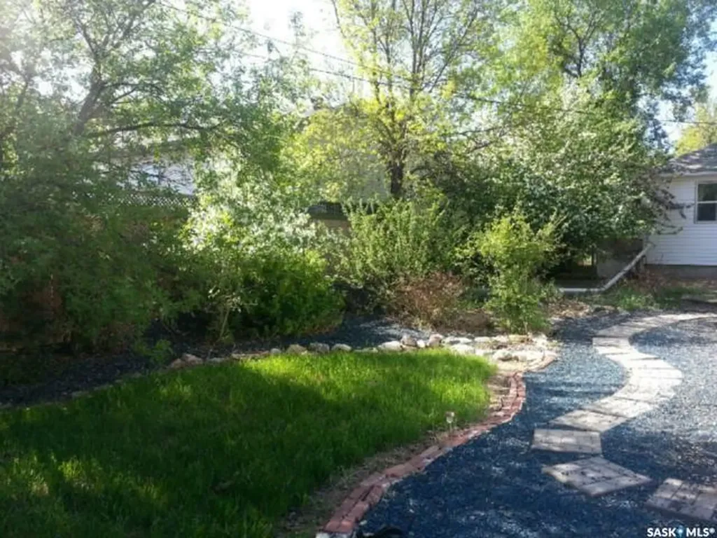 318 4th Avenue W Assiniboia SK S0H 0B0