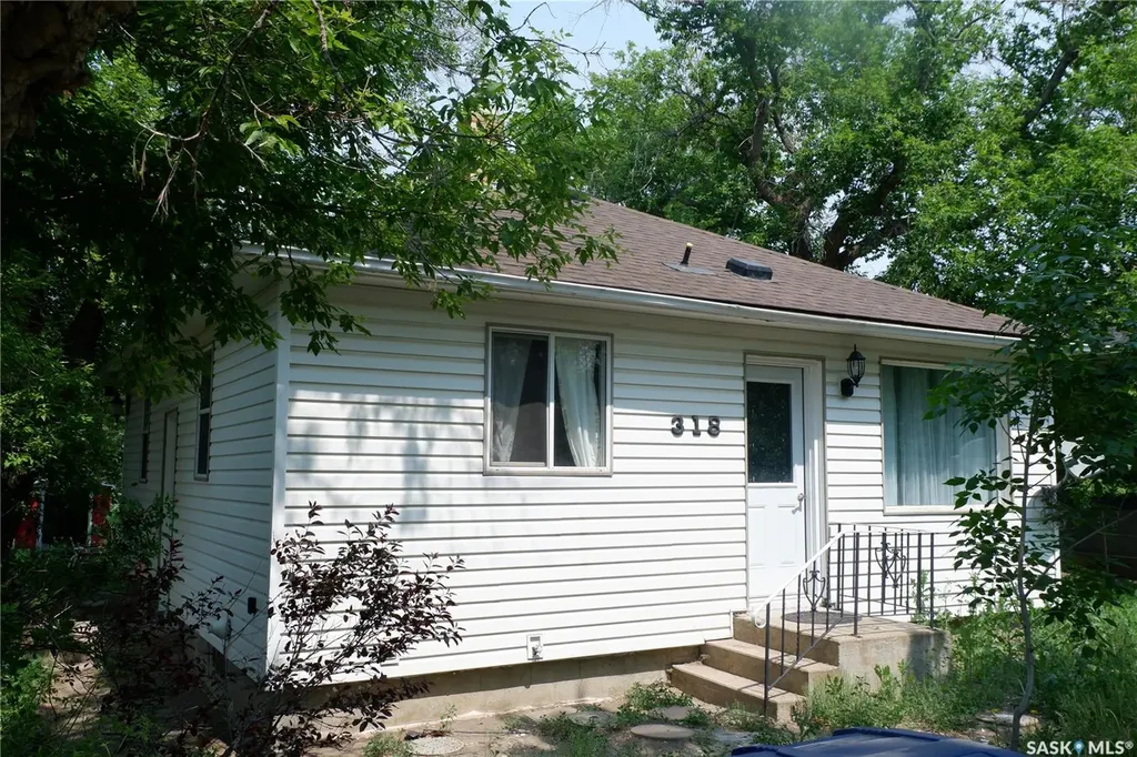 318 4th Avenue W Assiniboia SK S0H 0B0