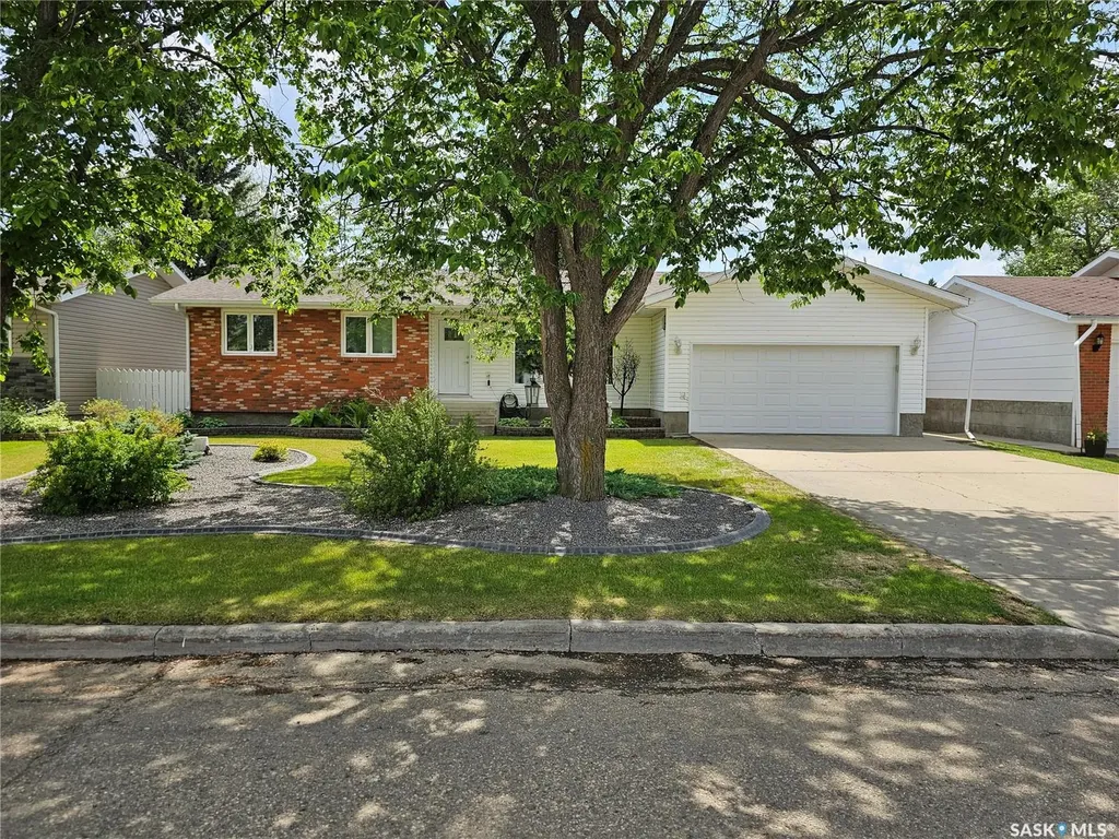 132 10th Avenue E Unity SK S0K 4L0