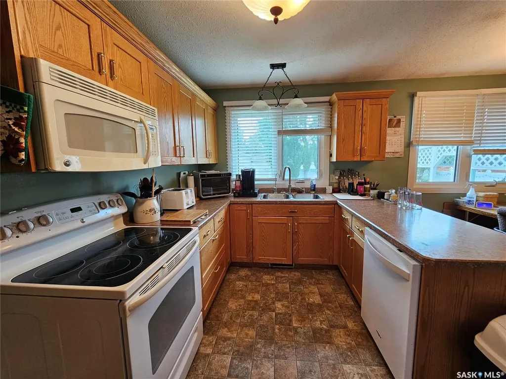 132 10th Avenue E Unity SK S0K 4L0