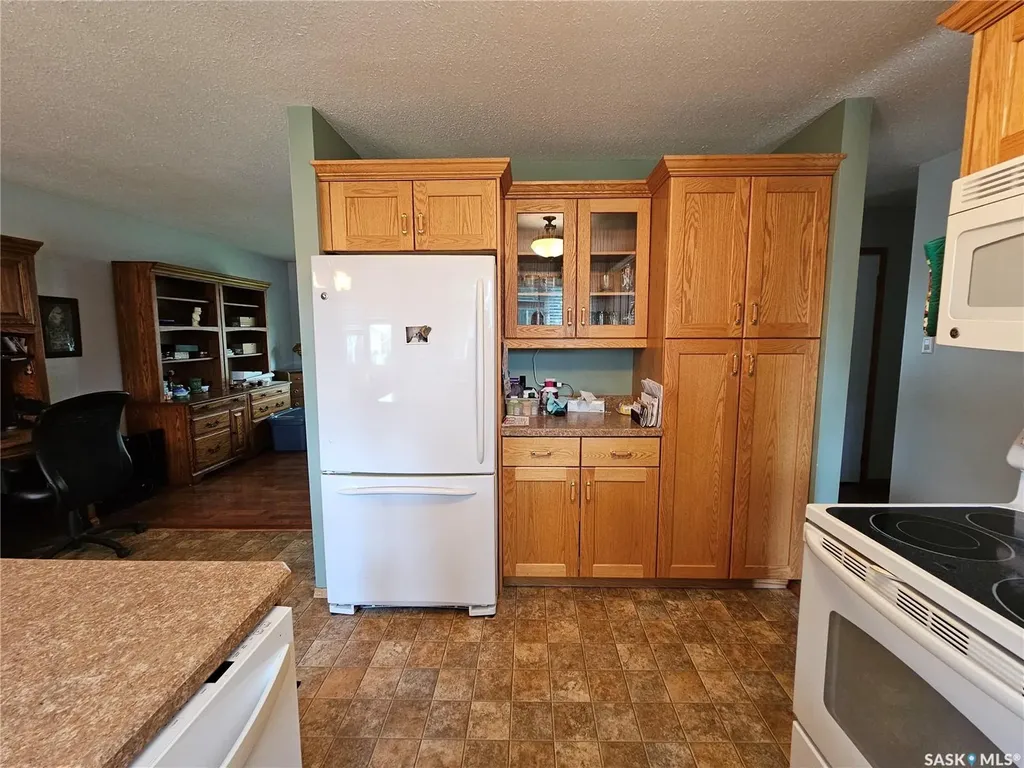 132 10th Avenue E Unity SK S0K 4L0