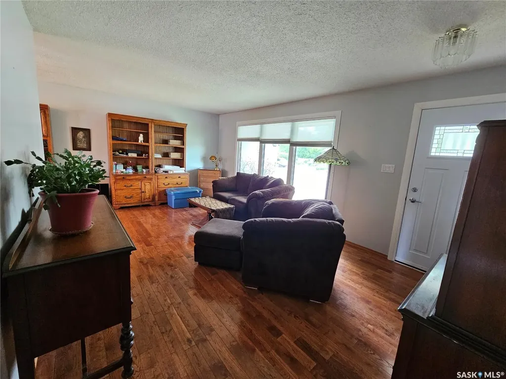 132 10th Avenue E Unity SK S0K 4L0