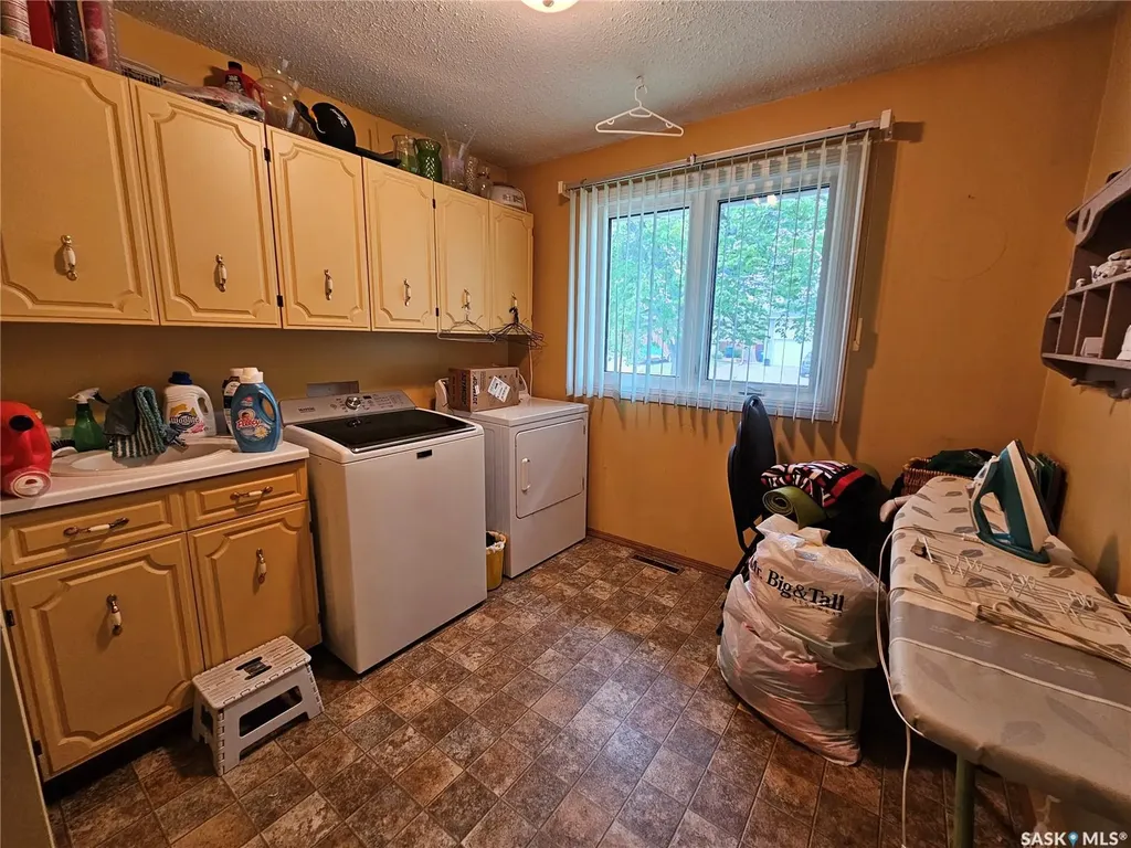 132 10th Avenue E Unity SK S0K 4L0