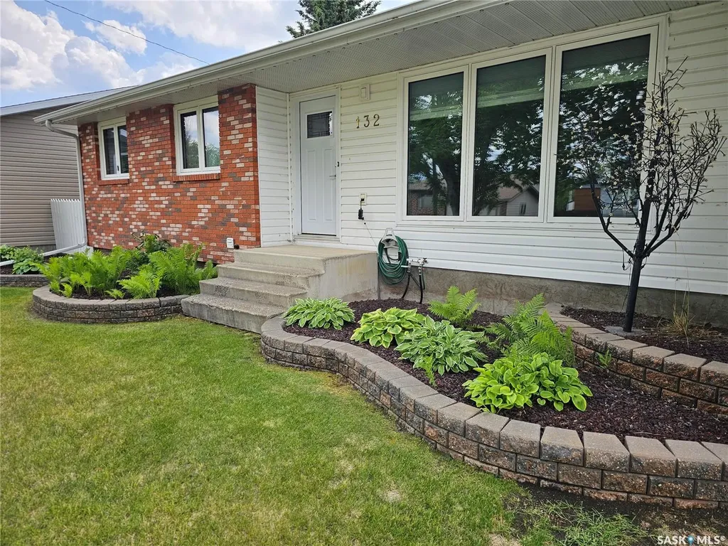 132 10th Avenue E Unity SK S0K 4L0