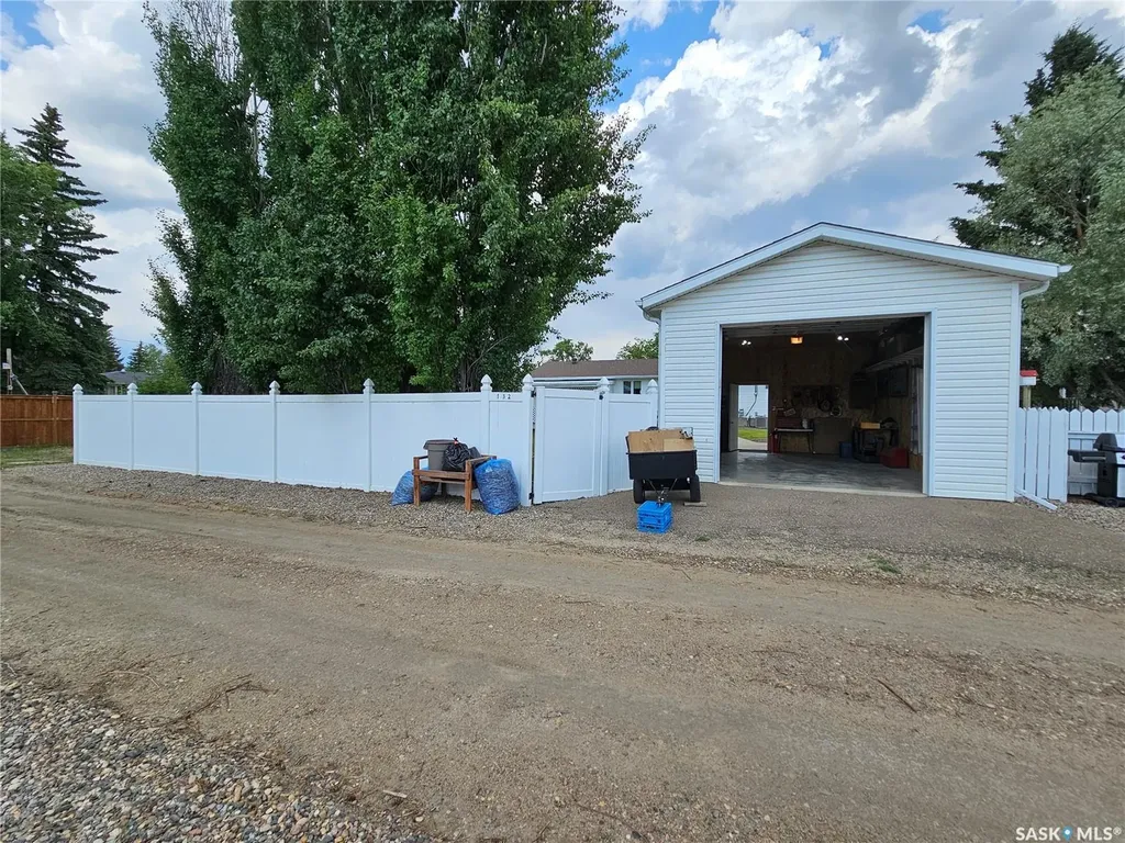 132 10th Avenue E Unity SK S0K 4L0