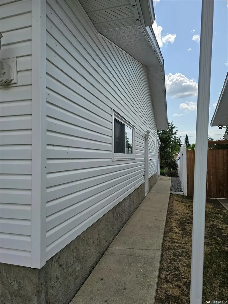 132 10th Avenue E Unity SK S0K 4L0